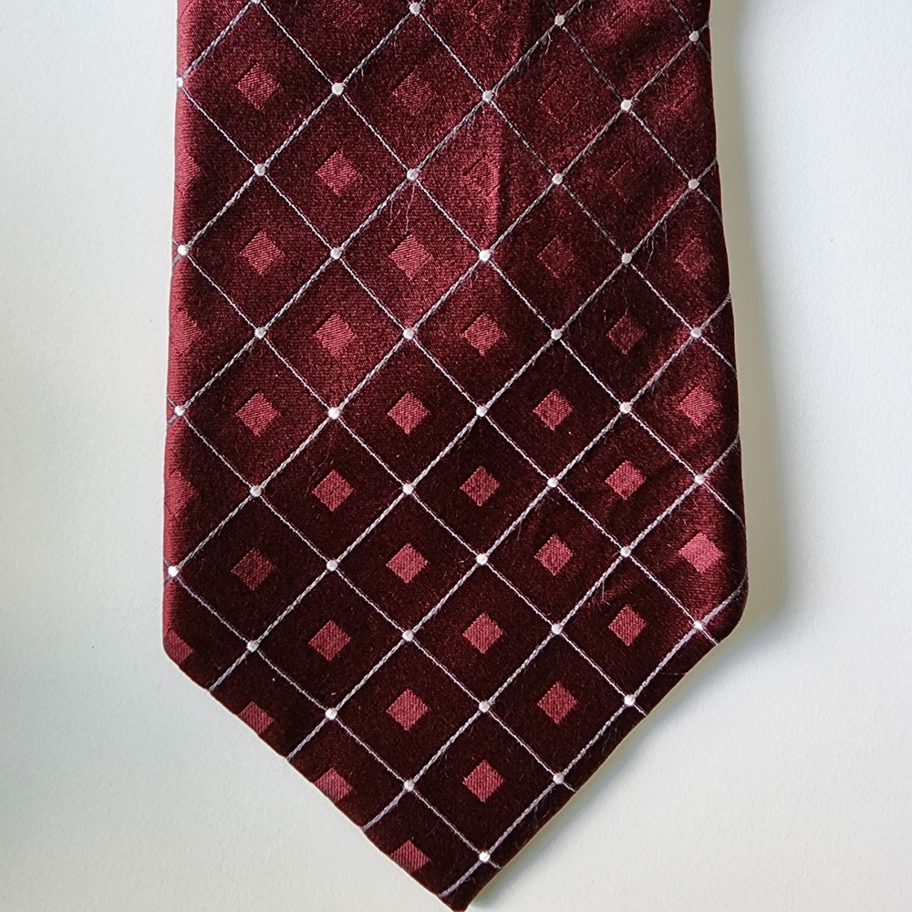 Geoffrey Beene Neck Tie 100% Silk Burgandy Designer Office Corporate Work 4"‎